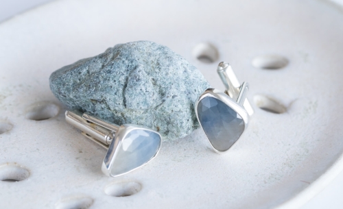 Spinki z nieregularnym szafirem