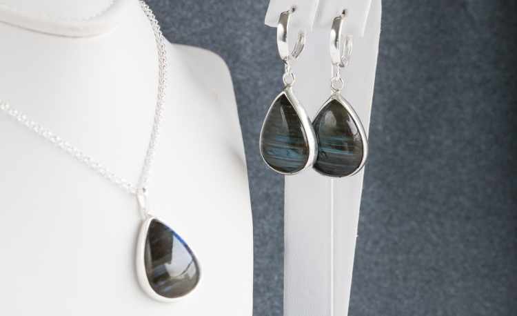Srebrny naszyjnik z labradorytem i kolczyki do kompletu
