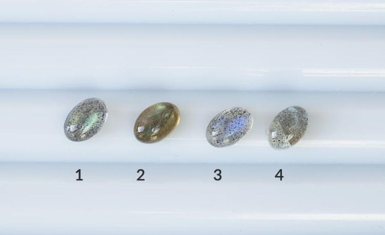 Srebrny pierścionek z labradorytem