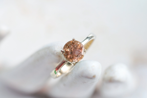 Złoty pierścionek z herbacianym turmalinem