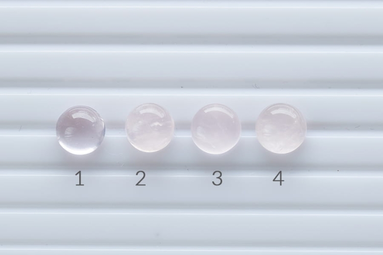 Srebrny pierścionek z kwarcem różowym w formie kaboszonu