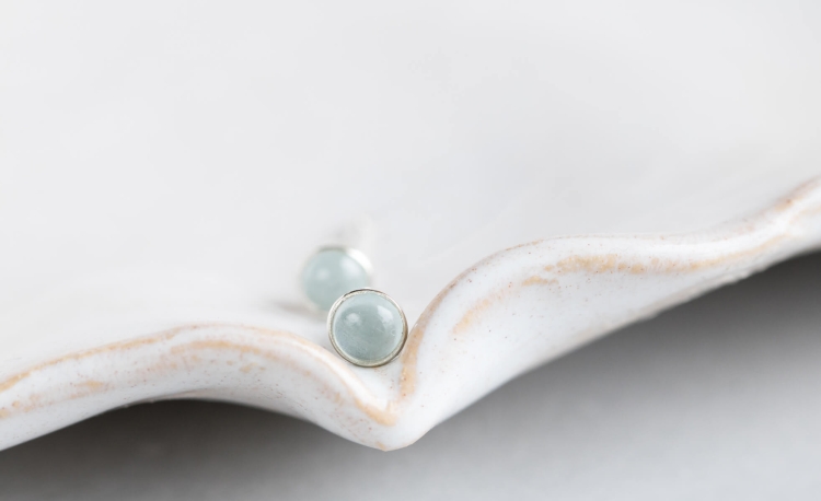 Drobne sztyfty z jasnym akwamarynem