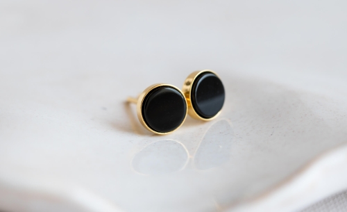 Pozłacane kolczyki z czarnym onyksem płytka