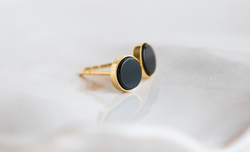Pozłacane kolczyki z czarnym onyksem płytka
