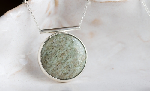 Elegancki srebrny naszyjnik z awenturynem