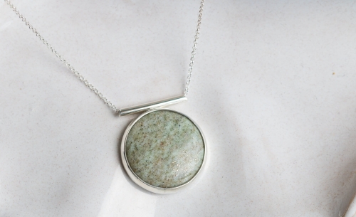 Elegancki srebrny naszyjnik z awenturynem