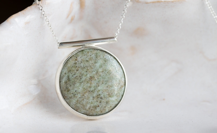 Elegancki srebrny naszyjnik z awenturynem