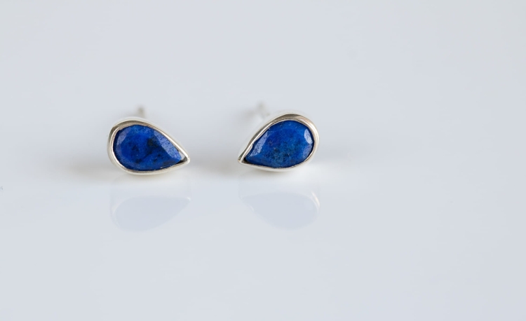 Sztyfty z lapis lazuli w kształcie łezki