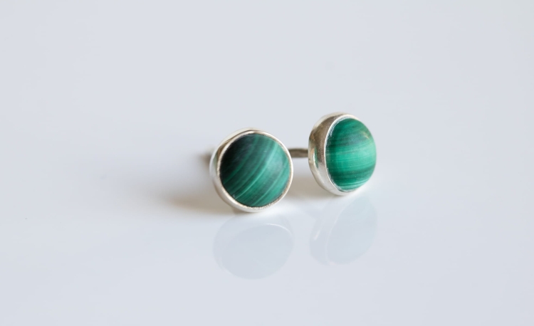 Sztyfty srebrne z naturalnym malachitem