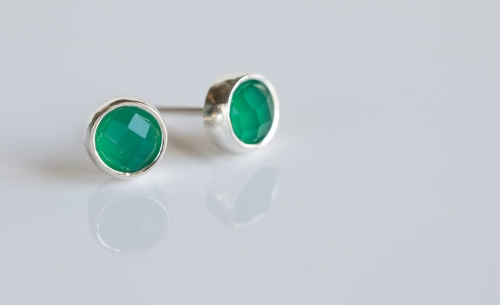 Srebrne sztyfty z fasetowanym zielonym agatem