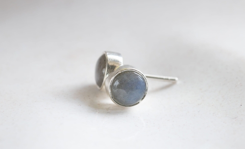 Srebrne kolczyki z labradorytem