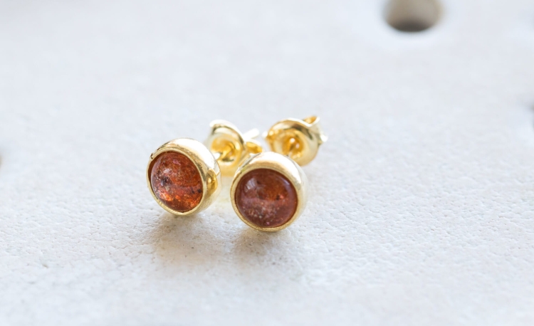 Złocone sztyfty z kamieniem słonecznym