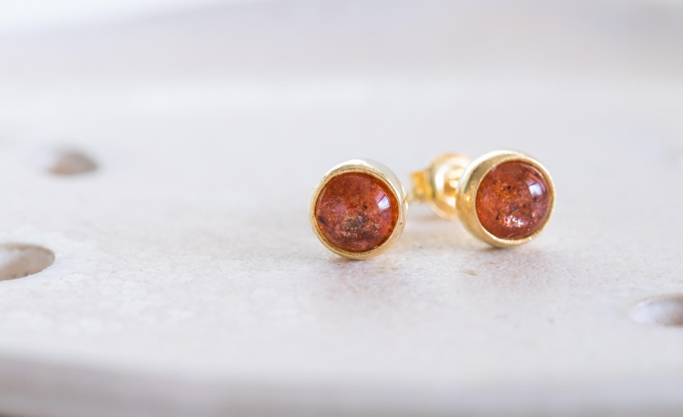 Złocone sztyfty z kamieniem słonecznym