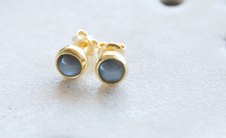 Kolczyki z szarym kamieniem księżycowym