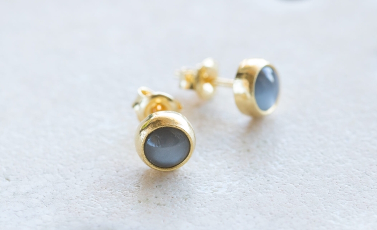 Kolczyki z szarym kamieniem księżycowym