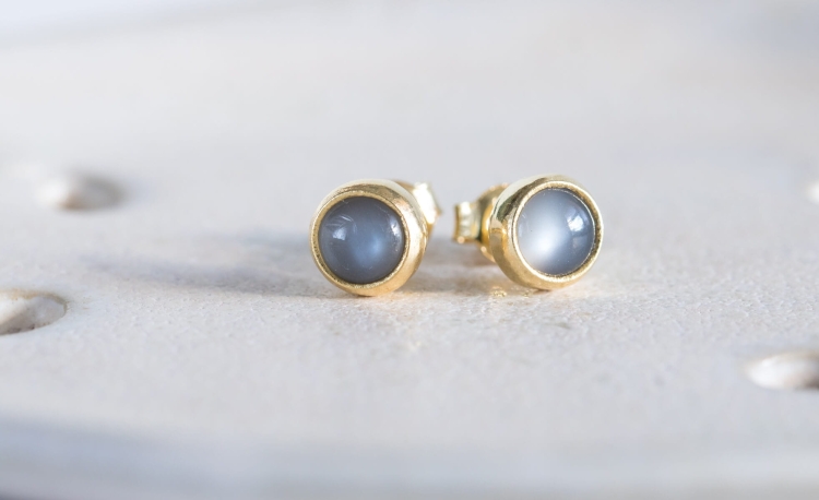 Kolczyki z szarym kamieniem księżycowym
