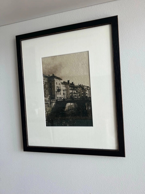 Oprawiona fotografia, wykonana w technice cyjanotypii, Lublana,  Słowenia.
