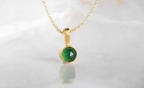 Złocony naszyjnik z serpentynem