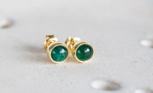 Zielony awenturyn w pozłacanych kolczykach