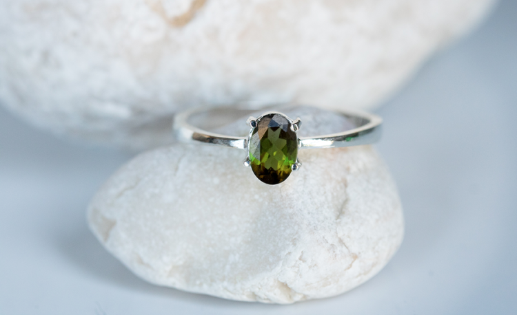 Srebrny pierścionek z leśnym turmalinem