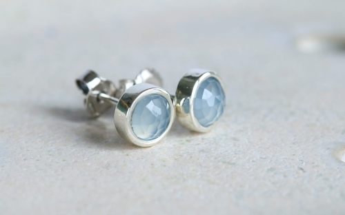 Srebrne sztyfty z niebieskim chalcedonem