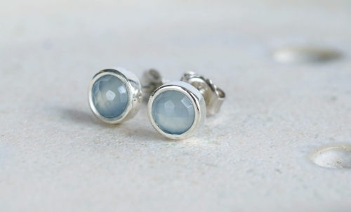Srebrne sztyfty z niebieskim chalcedonem