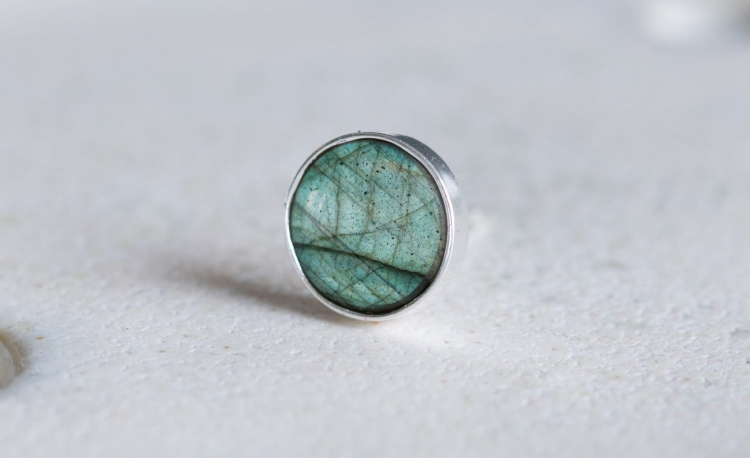 Pojedynczy srebrny sztyft z labradorytem 8mm