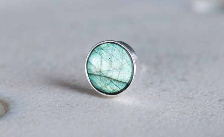 Pojedynczy srebrny sztyft z labradorytem 8mm