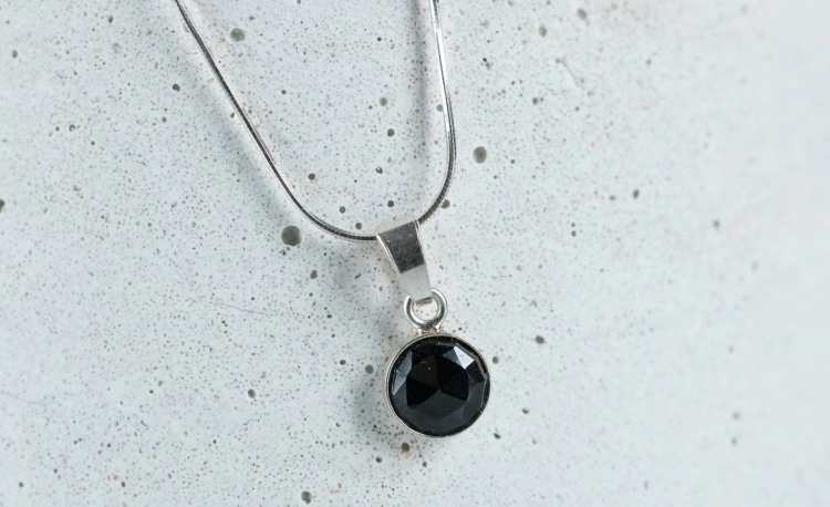 Czarny spinel