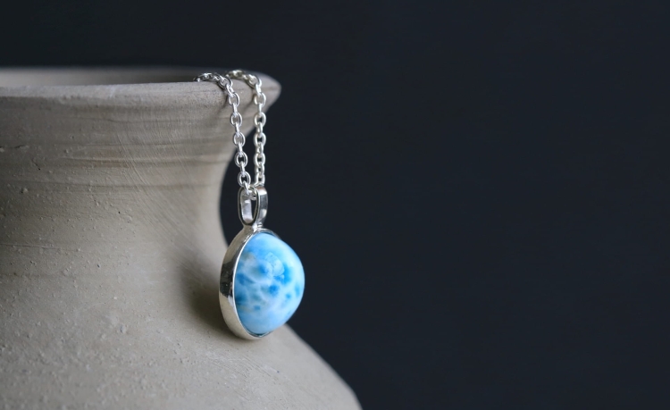 Srebrny naszyjnik z larimarem