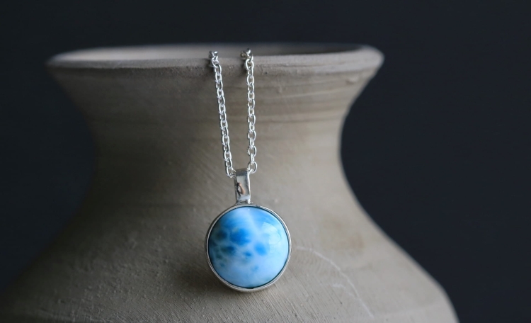 Srebrny naszyjnik z larimarem