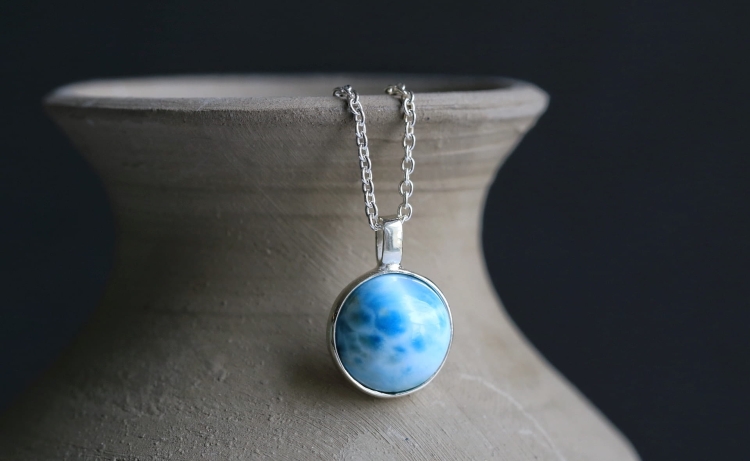 Srebrny naszyjnik z larimarem