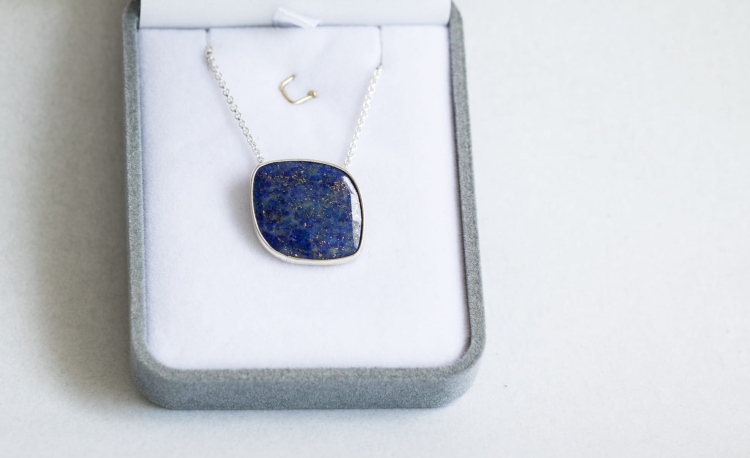 Naszyjnik z lapis lazuli