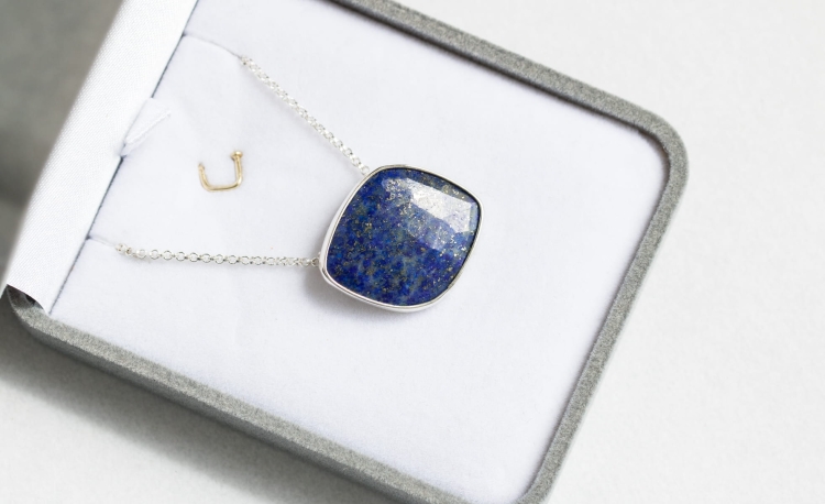 Naszyjnik z lapis lazuli