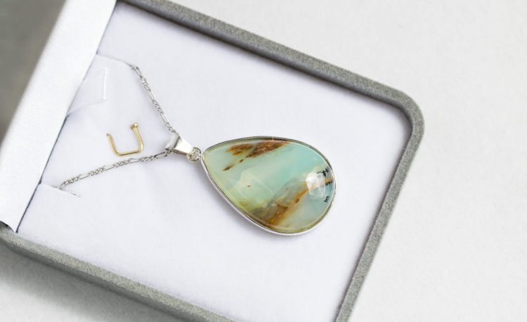 Naszyjnik z opalem peruwiańskim