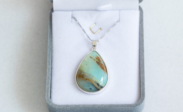 Naszyjnik z opalem peruwiańskim
