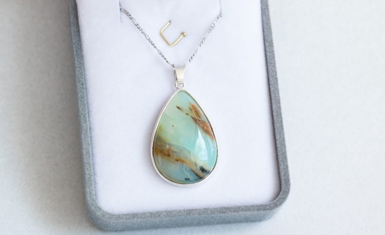 Naszyjnik z opalem peruwiańskim