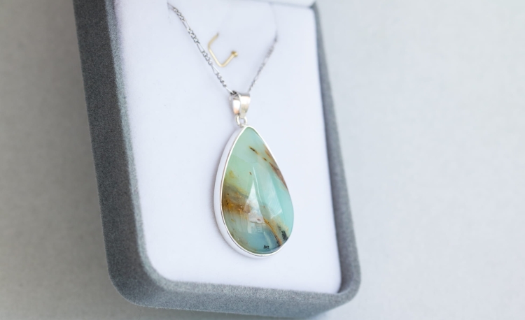 Naszyjnik z opalem peruwiańskim