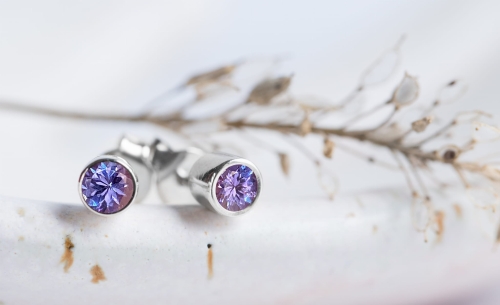 Sztyfty z tanzanitami w białym złocie