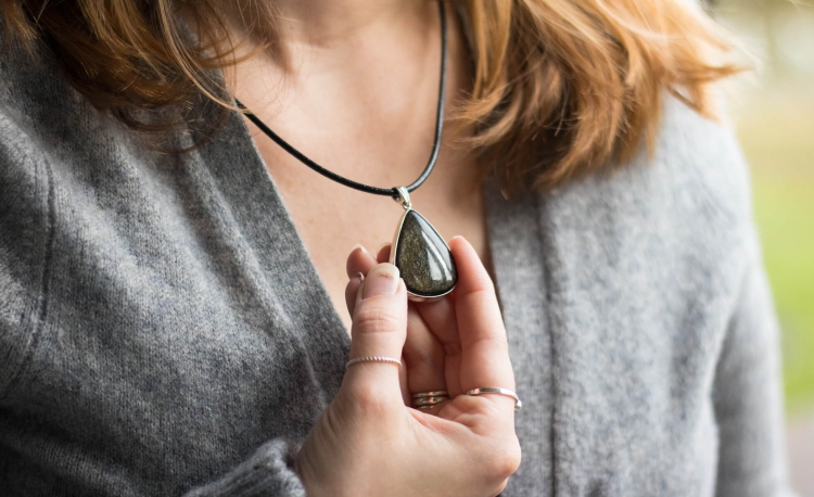 Srebrny wisior z obsydianem złocistym