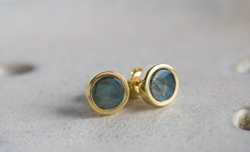 Pozłacane sztyfty z labradorytem