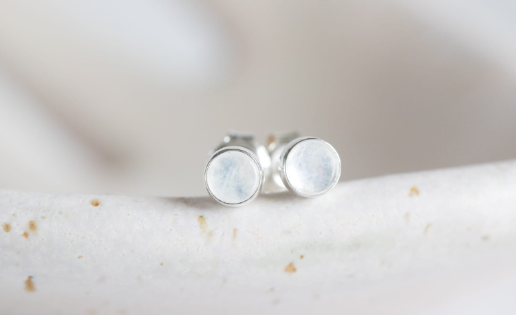 Kolczyki z kamieniem księżycowym 4mm