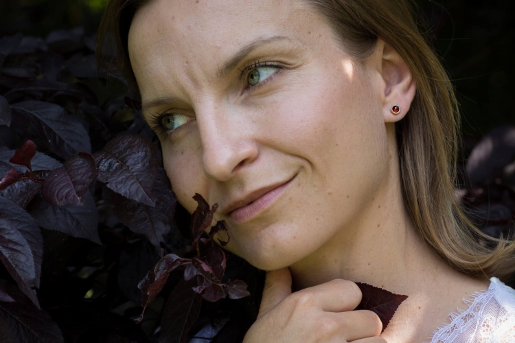 Pozłacane kolczyki z granatem