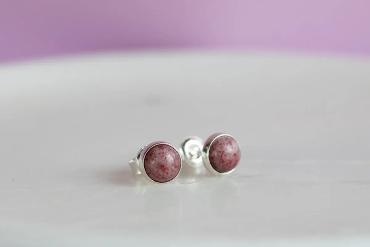 Srebrne sztyfty z różanym thulitem