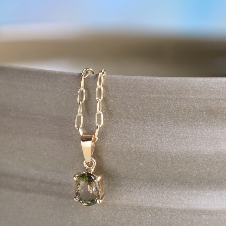 Naszyjnik z turmalinem w kolorach ziemi