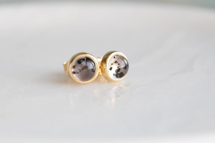 Kwarc różowy z diopsydem - złocone sztyfty