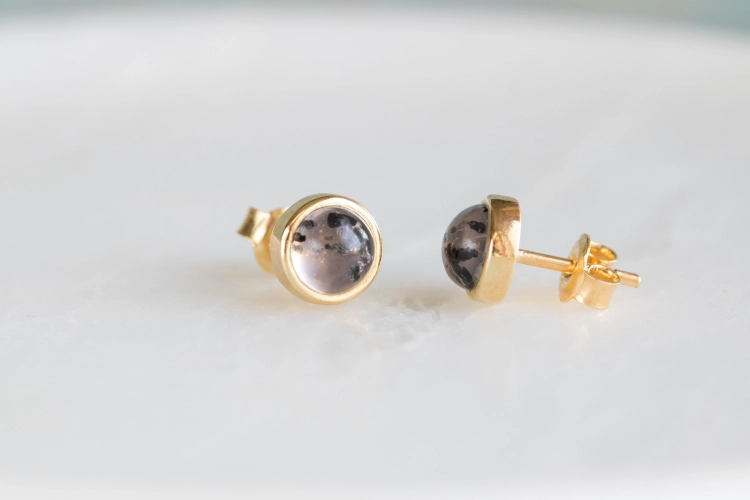 Kwarc różowy z diopsydem - złocone sztyfty