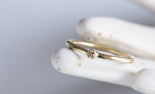 Złoty pierścionek MINI z szampańskim diamentem 2,0mm